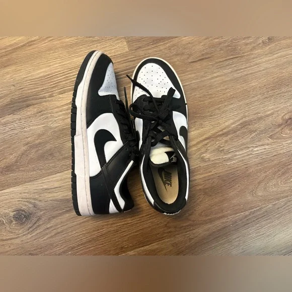 Nike Dunks - Panda Women’s Size 8 - Picture 2 of 3